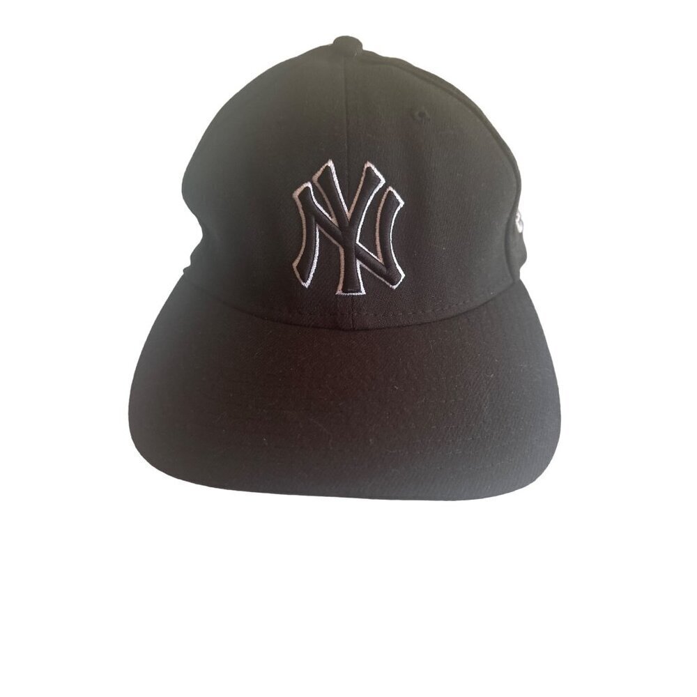 New York Yankees Black on Black Embroidered Logo Stretch Fit Size Small / Medium